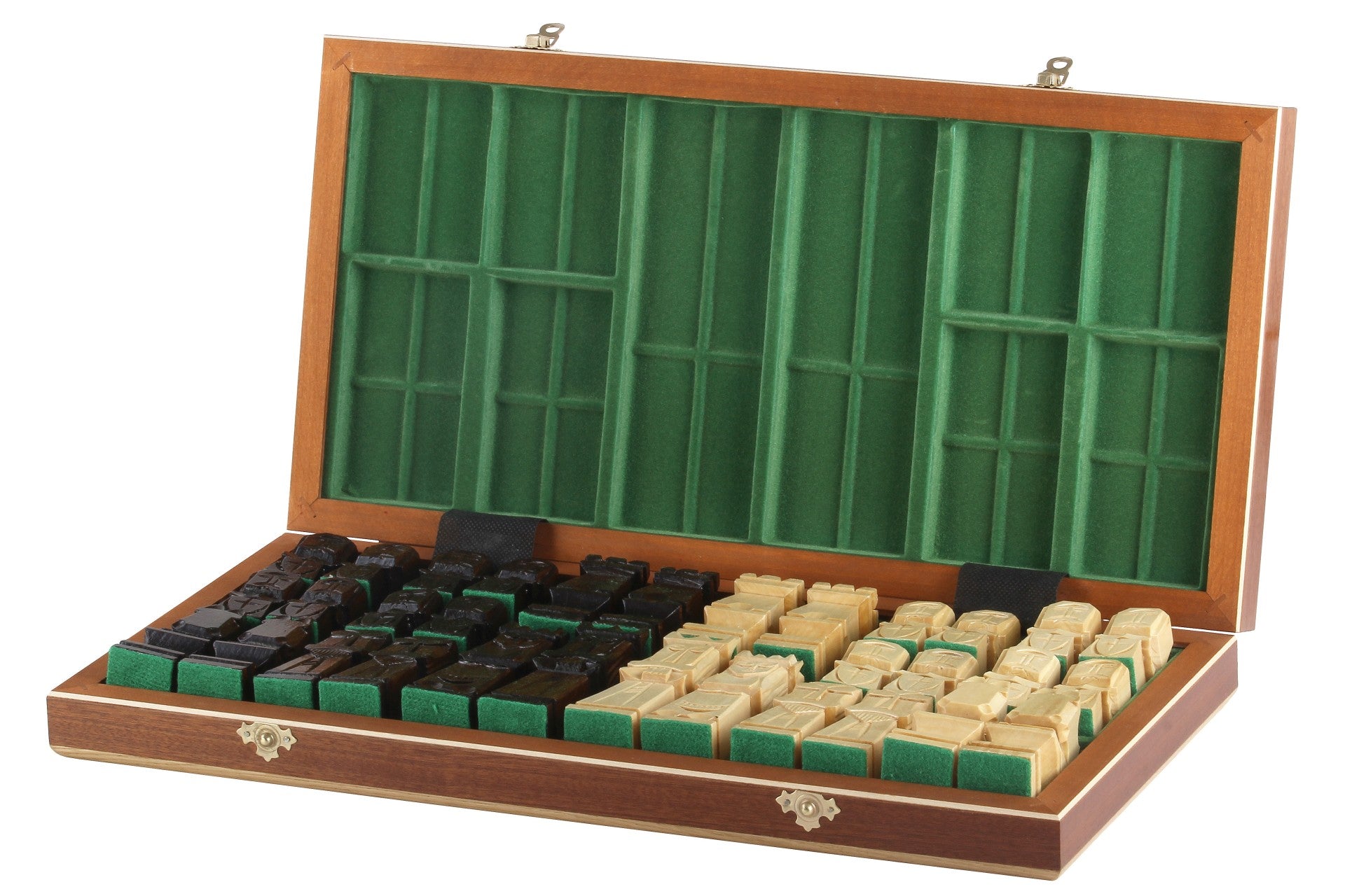 Jeu d'échecs ORAWA sculpté en bois avec l'échiquier en marqueterie de bois d'acajou et sycomore (49 x 49cm) - Jeu d'échecs ORAWA sculpté en bois avec l'échiquier en marqueterie de bois d'acajou et sycomore (49 x 49cm)
