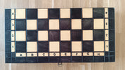 Jeu d'échecs PEARL Noir en bois de hêtre, de taille moyenne (36 x 36cm) - Ensemble Complet couleur noire