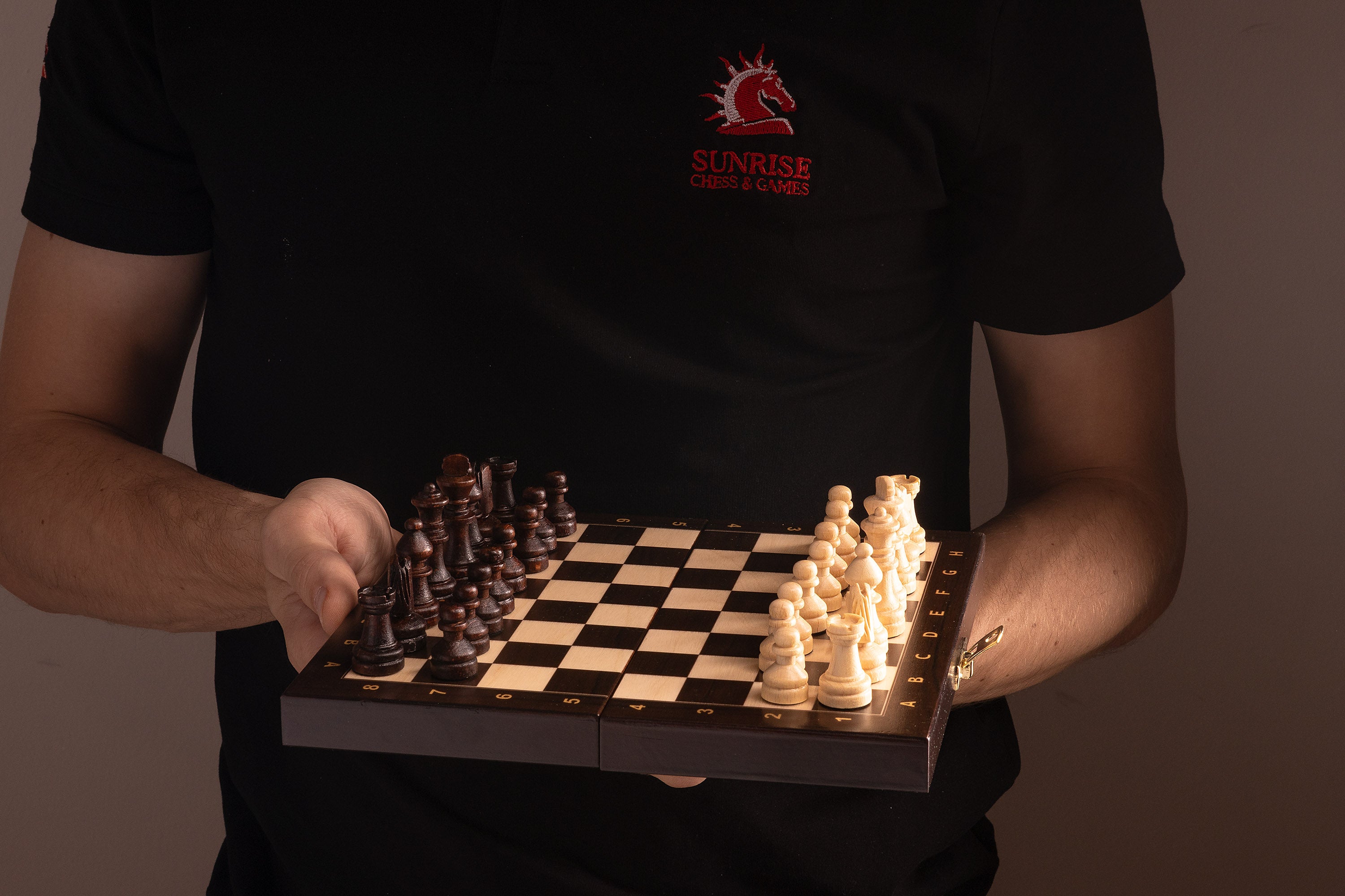 Jeu d'échecs MAGNETIQUE MINI en bois de charme, pliant, de petite taille (20 x 20cm) - Ensemble Complet - Jeu d'échecs MAGNETIQUE MINI en bois de charme, pliant, de petite taille (20 x 20cm) - Ensemble Complet