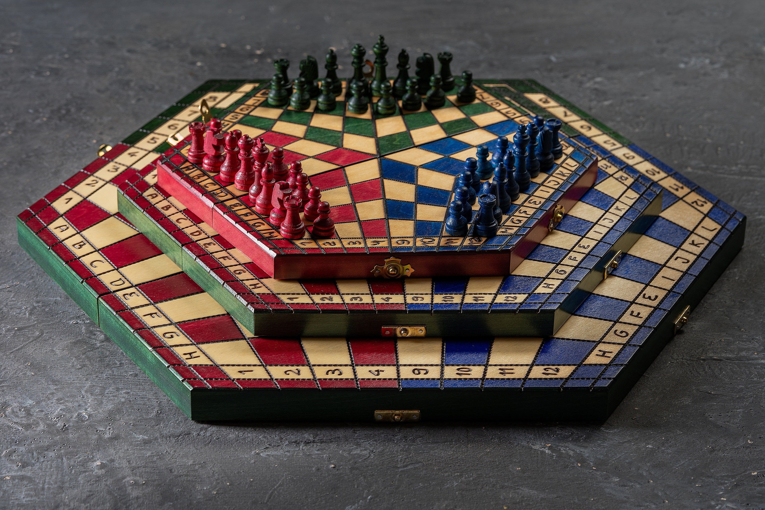 Jeu d'échecs en bois YALTA 3 Joueurs de petite taille (32 x 28 cm) - jeu tricolore - Jeu d'échecs en bois YALTA 3 Joueurs de petite taille (32 x 28 cm) - jeu tricolore