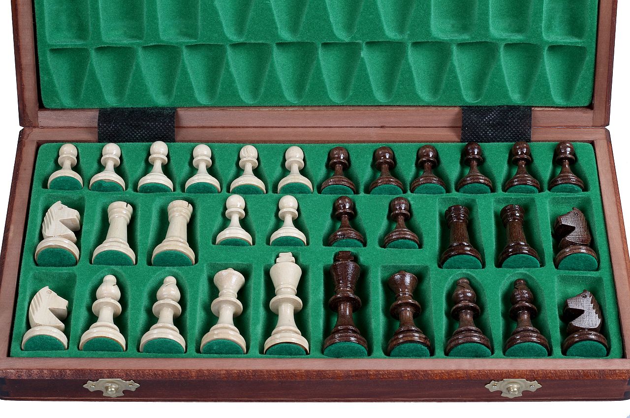 Jeu d'échecs DE TOURNOI No 3 en bois de charme avec l'échiquier en marqueterie de bois d'acajou et sycomore, de petite taille (35 x 35cm) - Ensemble Complet - Jeu d'échecs DE TOURNOI No 3 en bois de charme avec l'échiquier en marqueterie de bois d'acajou et sycomore, de petite taille (35 x 35cm) - Ensemble Complet