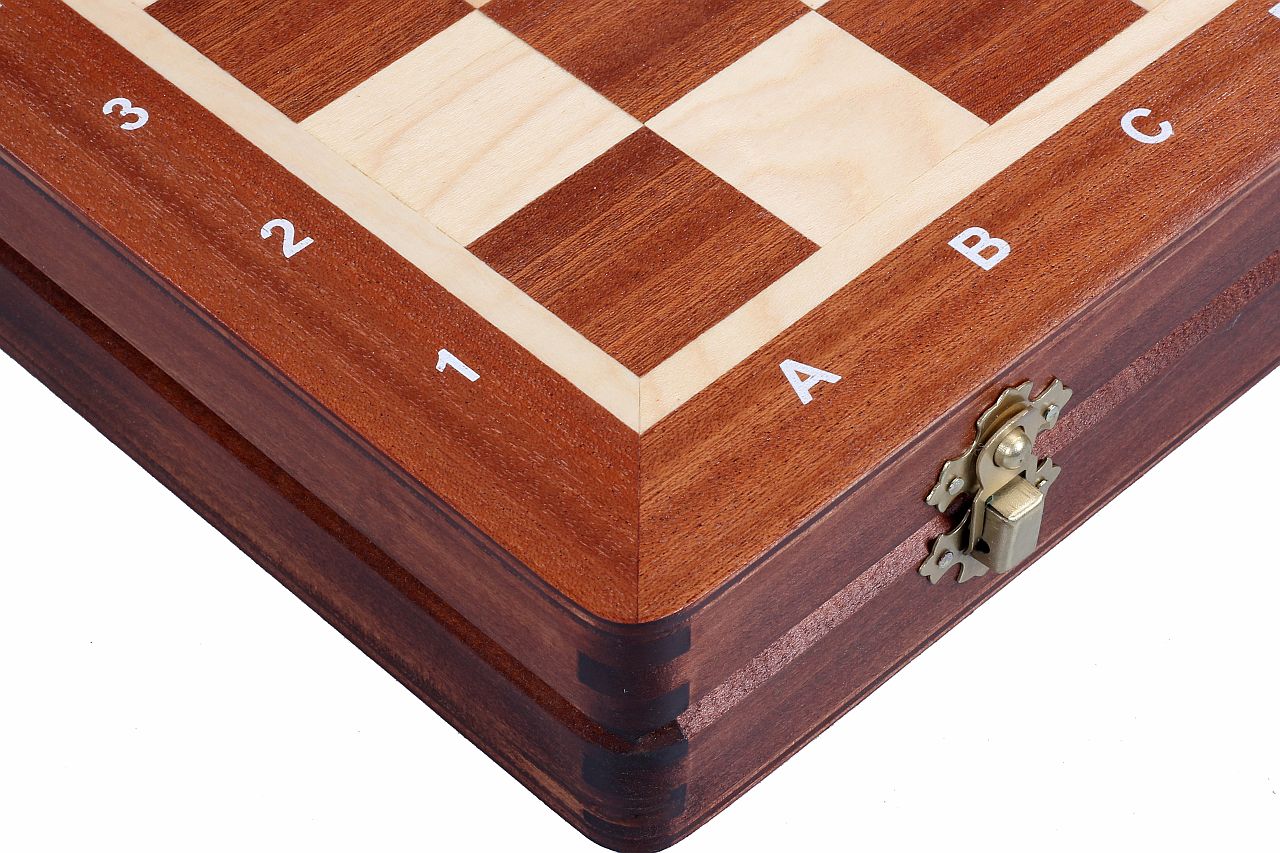 Jeu d'échecs DE TOURNOI No 3 en bois de charme avec l'échiquier en marqueterie de bois d'acajou et sycomore, de petite taille (35 x 35cm) - Ensemble Complet - Jeu d'échecs DE TOURNOI No 3 en bois de charme avec l'échiquier en marqueterie de bois d'acajou et sycomore, de petite taille (35 x 35cm) - Ensemble Complet
