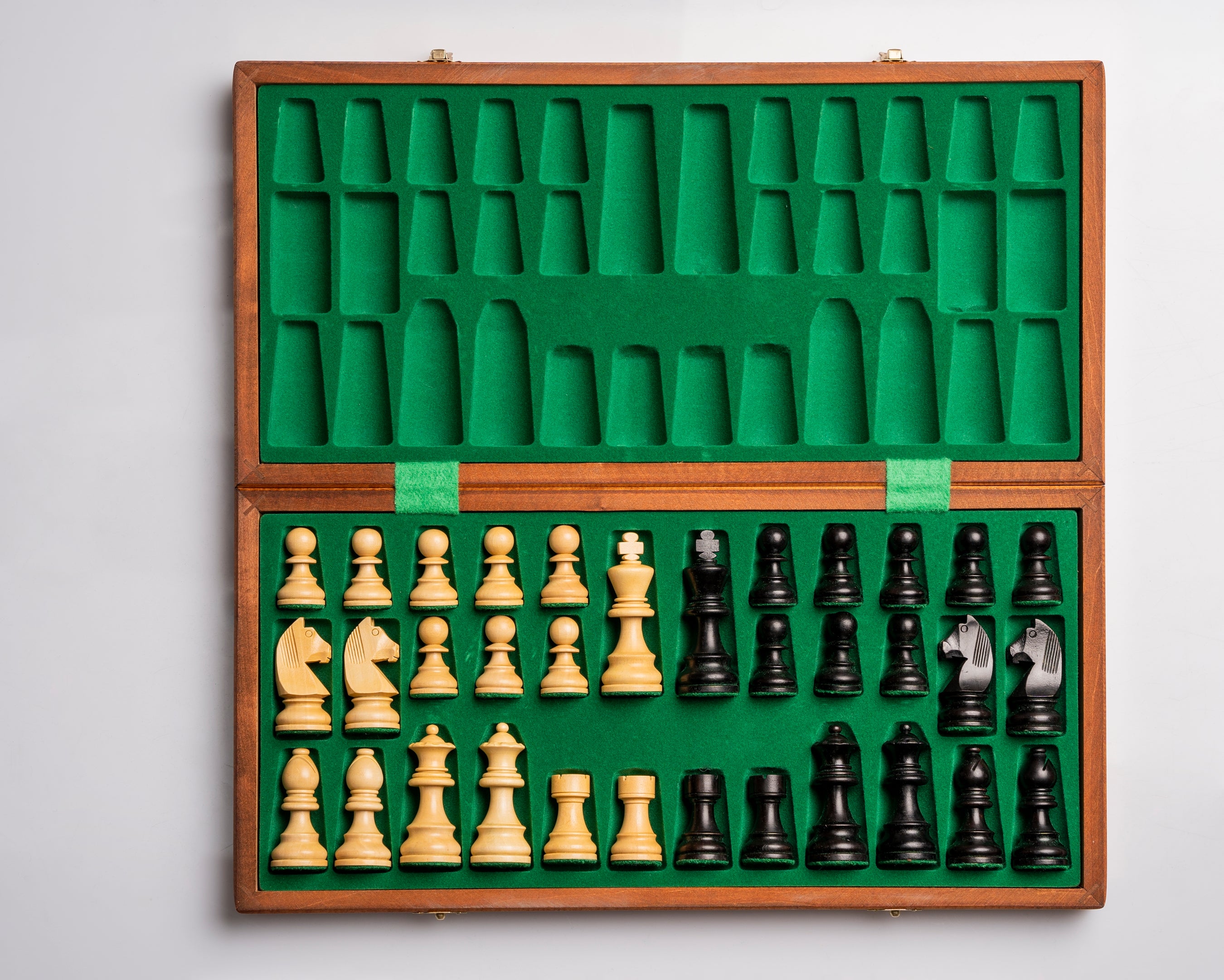 Jeu d'échecs de tournoi avec les pièces German Knight en bois de buis de taille 5 (48x48cm) - L'ensemble complet - Jeu d'échecs de tournoi avec les pièces German Knight en bois de buis de taille 5 (48x48cm) - L'ensemble complet