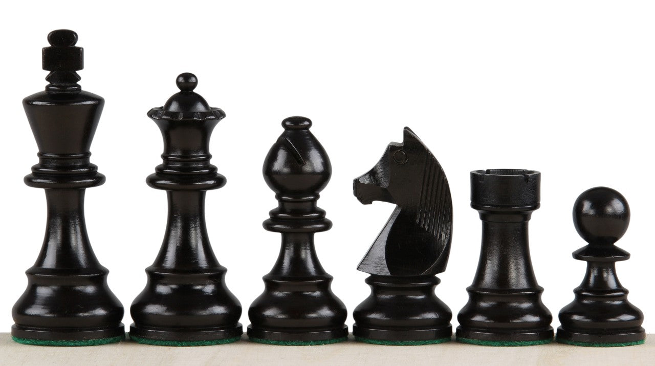 Échiquier noir avec coordonnées en marqueterie de bois de sycomore  + Pièces d'échecs Timeless Ebonized - Ensemble de taille 6 - Échiquier noir avec coordonnées en marqueterie de bois de sycomore  + Pièces d'échecs Timeless Ebonized - Ensemble de taille 6