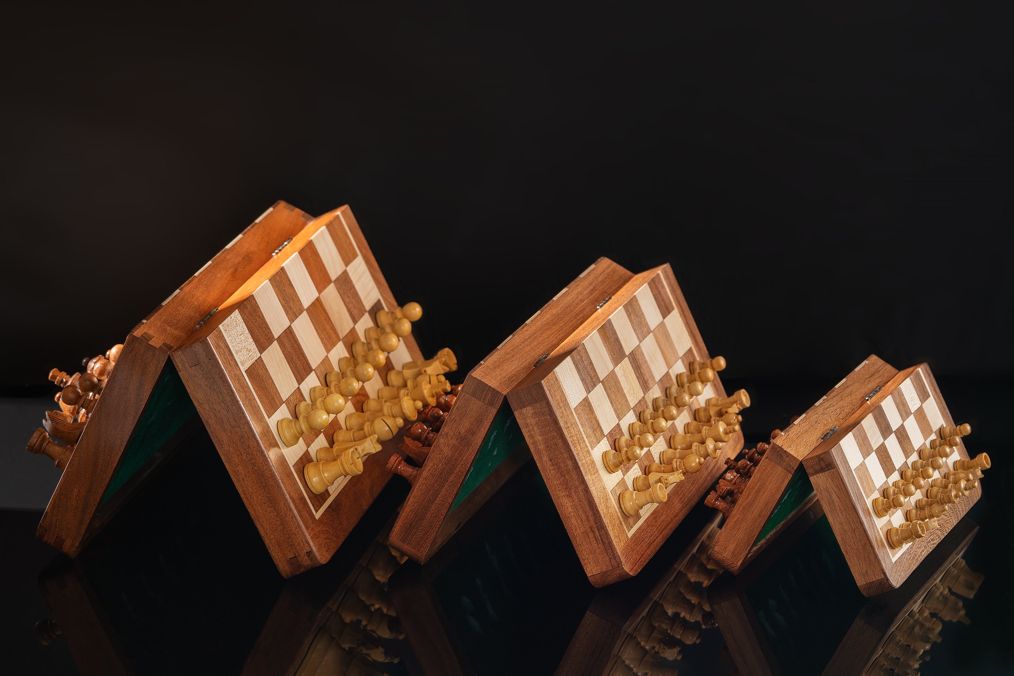 Jeu d'échecs Magnétique Pliant en bois d'acacia et buis de petite taille (18x18cm) - Jeu d'échecs Magnétique Pliant en bois d'acacia et buis de petite taille (18x18cm)