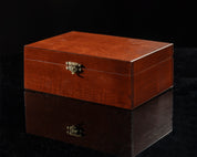 Boîte de rangement en bois foncé pour pièces d'échecs de taille 6 et 7 (un roi de 96 à 100 mm)