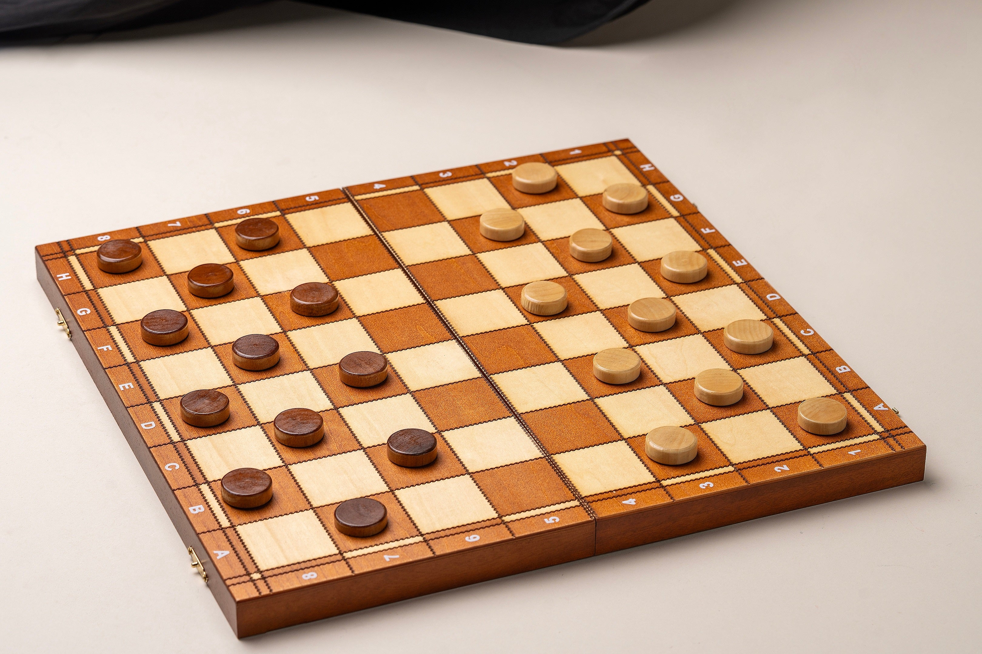Jeu d'Echecs  de Tornoi + Dames + Backgammon en bois de charme, de taille 4 (40,5 x 40,5cm) - Ensemble comprenant trois jeux pour deux joueurs - Jeu d'Echecs  de Tornoi + Dames + Backgammon en bois de charme, de taille 4 (40,5 x 40,5cm) - Ensemble comprenant trois jeux pour deux joueurs