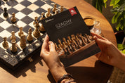 Jeu d'échecs en bois SENATOR 42 × 42 cm — pièces sculptées, noires (roi 80 mm, notation, pliable)