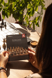 Jeu d'échecs en bois SENATOR 42 × 42 cm — pièces sculptées, noires (roi 80 mm, notation, pliable)