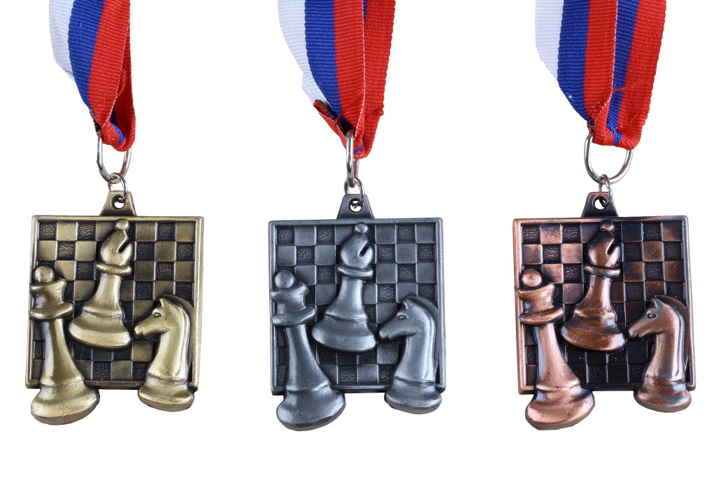 Médaille Echecs carrée de 43x48mm  - Médaille d'or - Médaille Echecs carrée de 43x48mm  - Médaille d'or