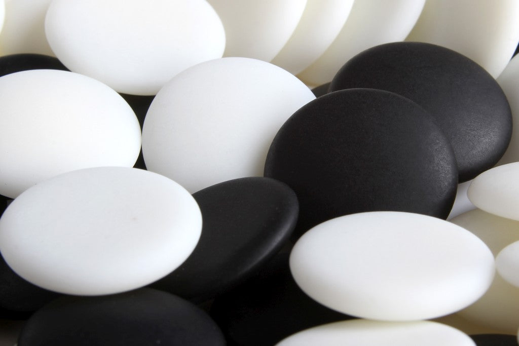 Jeu de Go - pierres de Go en resine - Bols noir et blanc - Jeu de Go - pierres de Go en resine - Bols noir et blanc