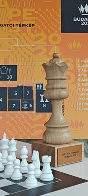 Trophée d'échecs - Tour noire en bois 27cm