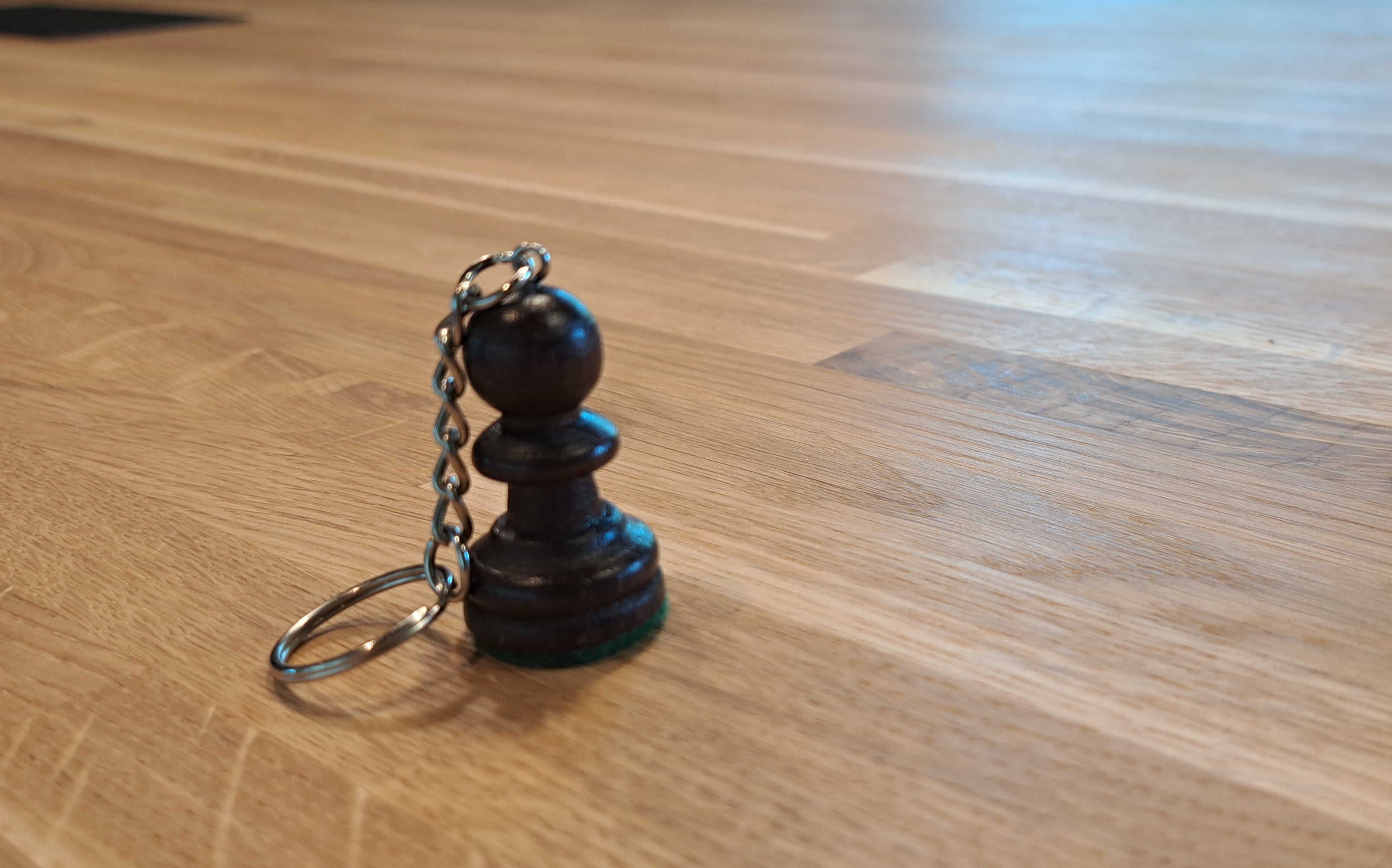 Porte clé - Pion noir / Pièce d'échecs en bois teinté en noir - Porte clé - Pion noir / Pièce d'échecs en bois teinté en noir