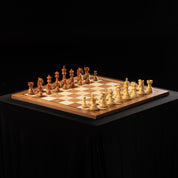 Echiquier sans coordonnées en marqueterie de bois de noyer et sycomore - échiquier luxe de Taille 5+/6 avec une bande noire séparant les cases et les bords