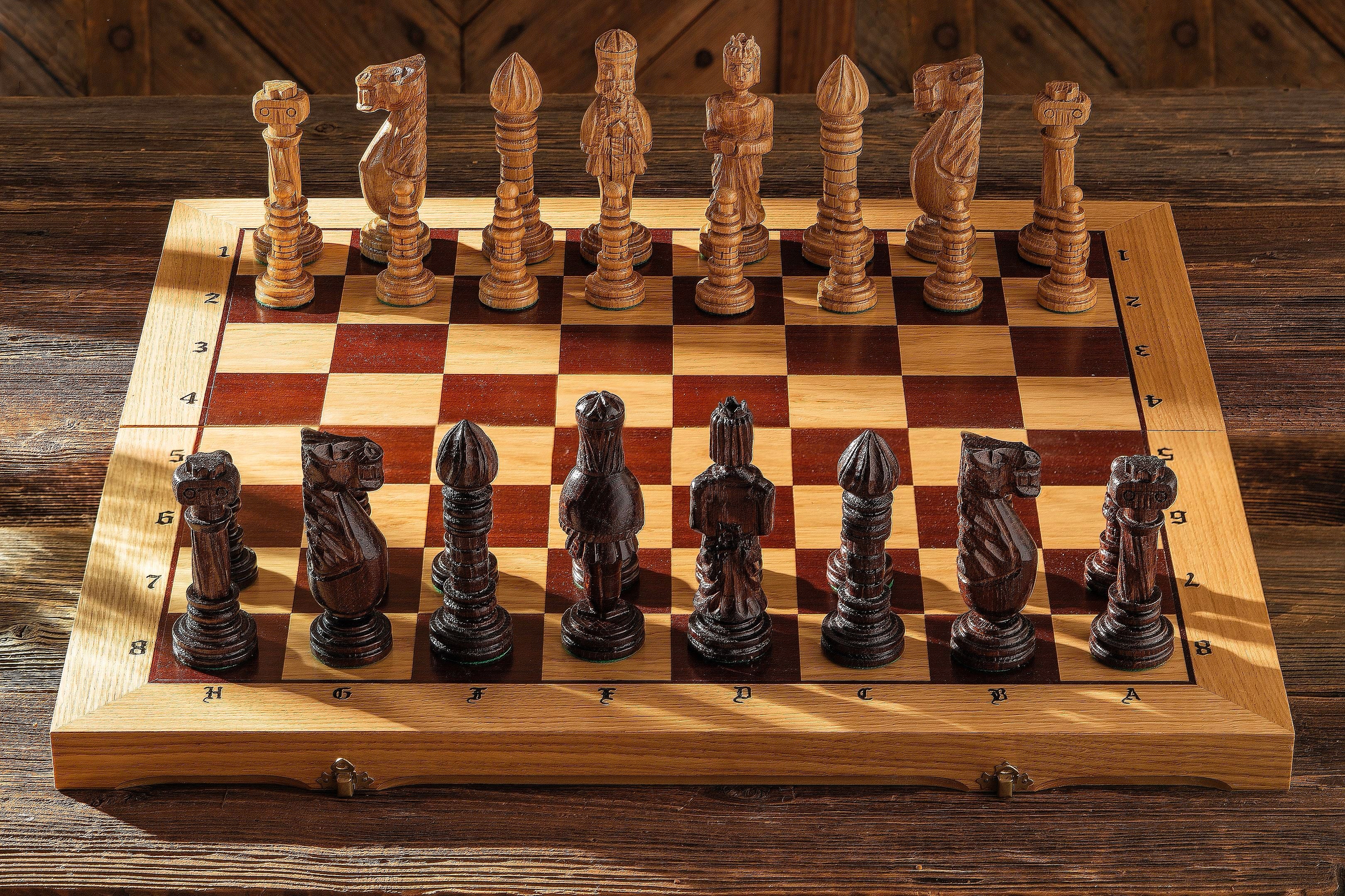 Jeu d'échecs de CHÊNE sculpté de grande taille (65 x 65 cm) - Jeu d'échecs de CHÊNE sculpté de grande taille (65 x 65 cm)