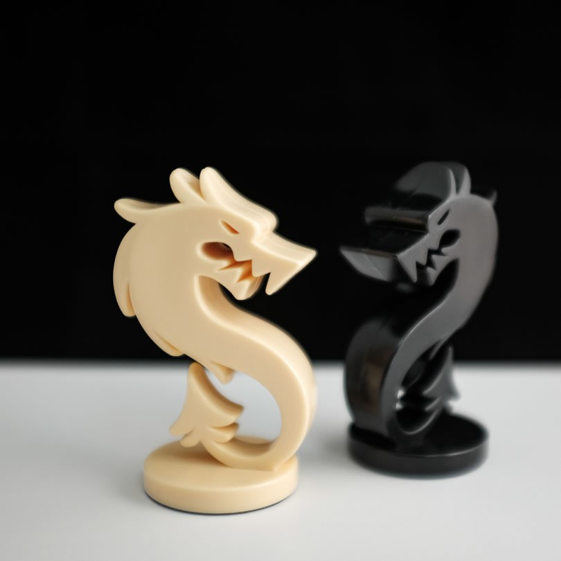 Le dragon - un set de deux nouvelles pièces pour une partie d'échecs - Le dragon - un set de deux nouvelles pièces pour une partie d'échecs