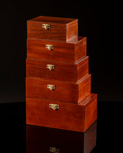 Boîte de rangement en bois foncé pour pièces d'échecs de taille 4 (un roi de 78-80 mm)
