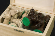 Les pièces d'échecs en bois STAUNTON de taille 5 avec la boîte de rangement en bois claire