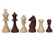 Les pièces d'échecs en bois STAUNTON de taille 7 dans un poly-sac