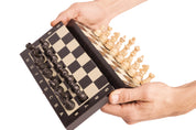 Jeu d'échecs MAGNETIQUE MINI Black en bois de charme, pliant, de petite taille (20 x 20cm) - Ensemble Complet