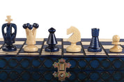 Jeu d'Echecs ROYAL Bleu en bois de charme, de taille moyenne (34 x 34cm) - Ensemble Complet