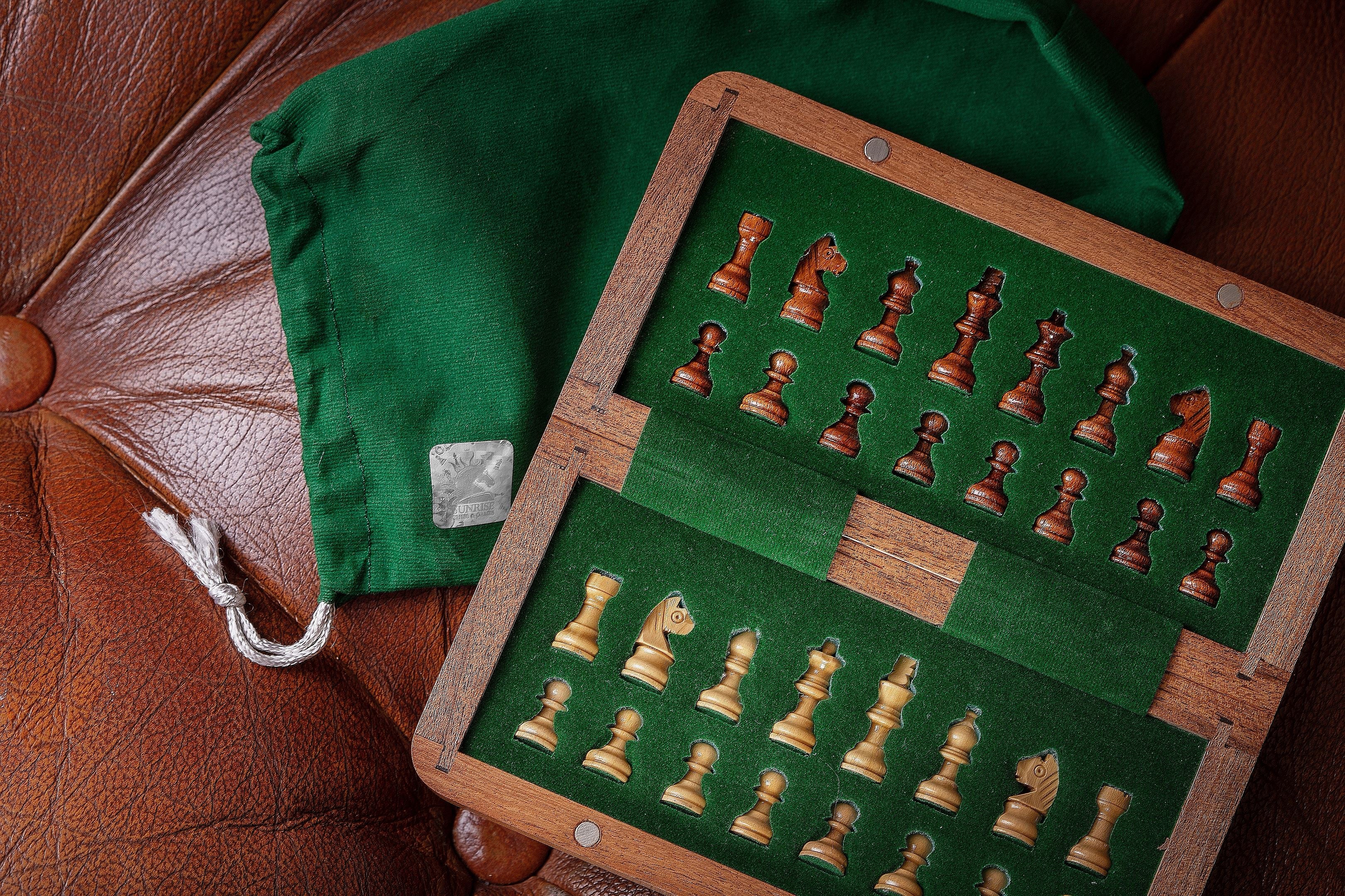 Jeu d'échecs Magnétique Pliant en bois d'acacia et buis de petite taille (18x18cm) - Jeu d'échecs Magnétique Pliant en bois d'acacia et buis de petite taille (18x18cm)