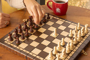 Jeu d'échecs PERLE Marron en bois de hêtre, de taille moyenne (36 x 36cm) - Ensemble Complet