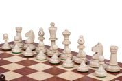 Jeu d'échecs DE TOURNOI No 3 en bois de charme avec l'échiquier en marqueterie de bois d'acajou et sycomore, de petite taille (35 x 35cm) - Ensemble Complet
