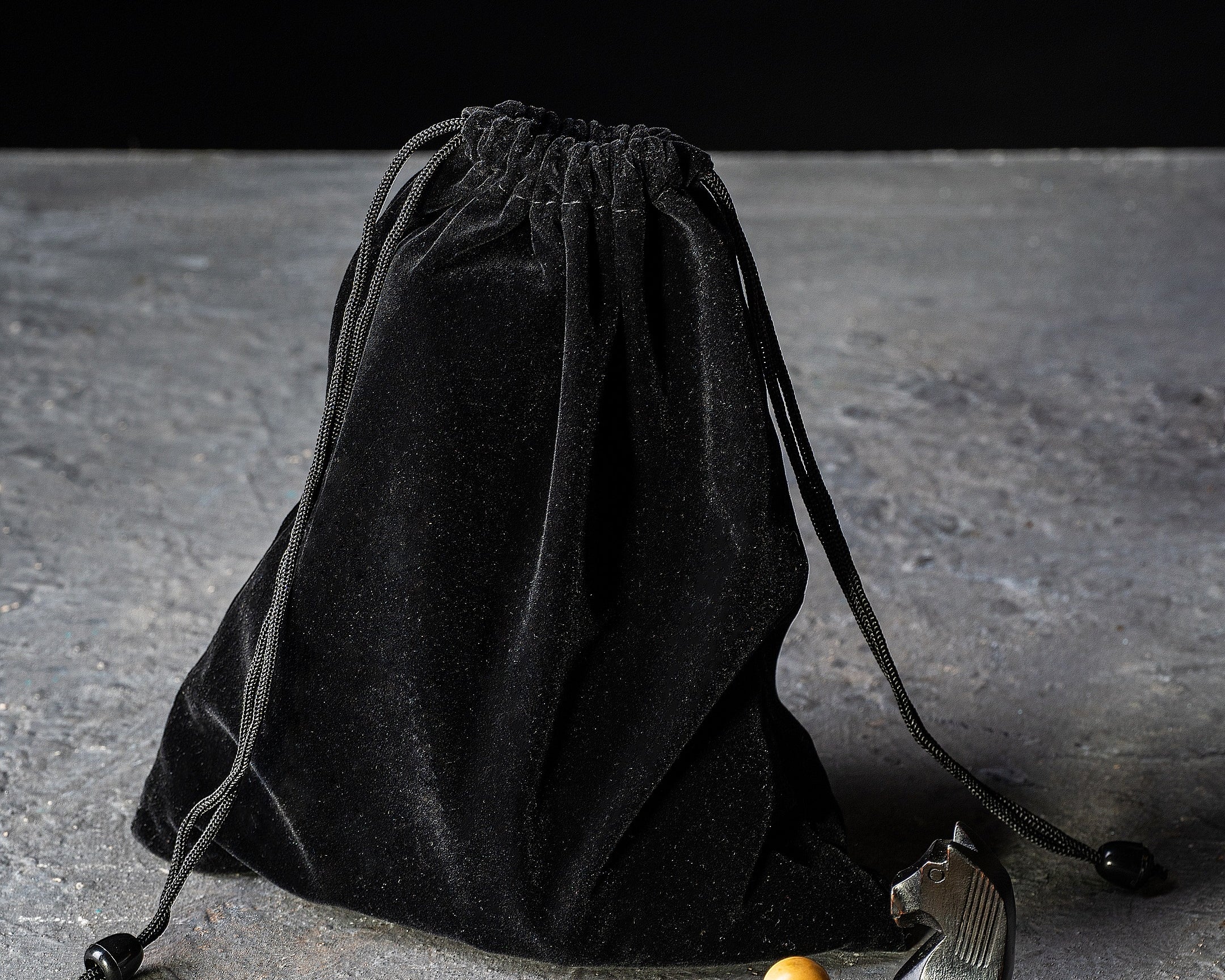 welurowy-woreczek-do-przechowywania-figur-chtx9velvet.jpg