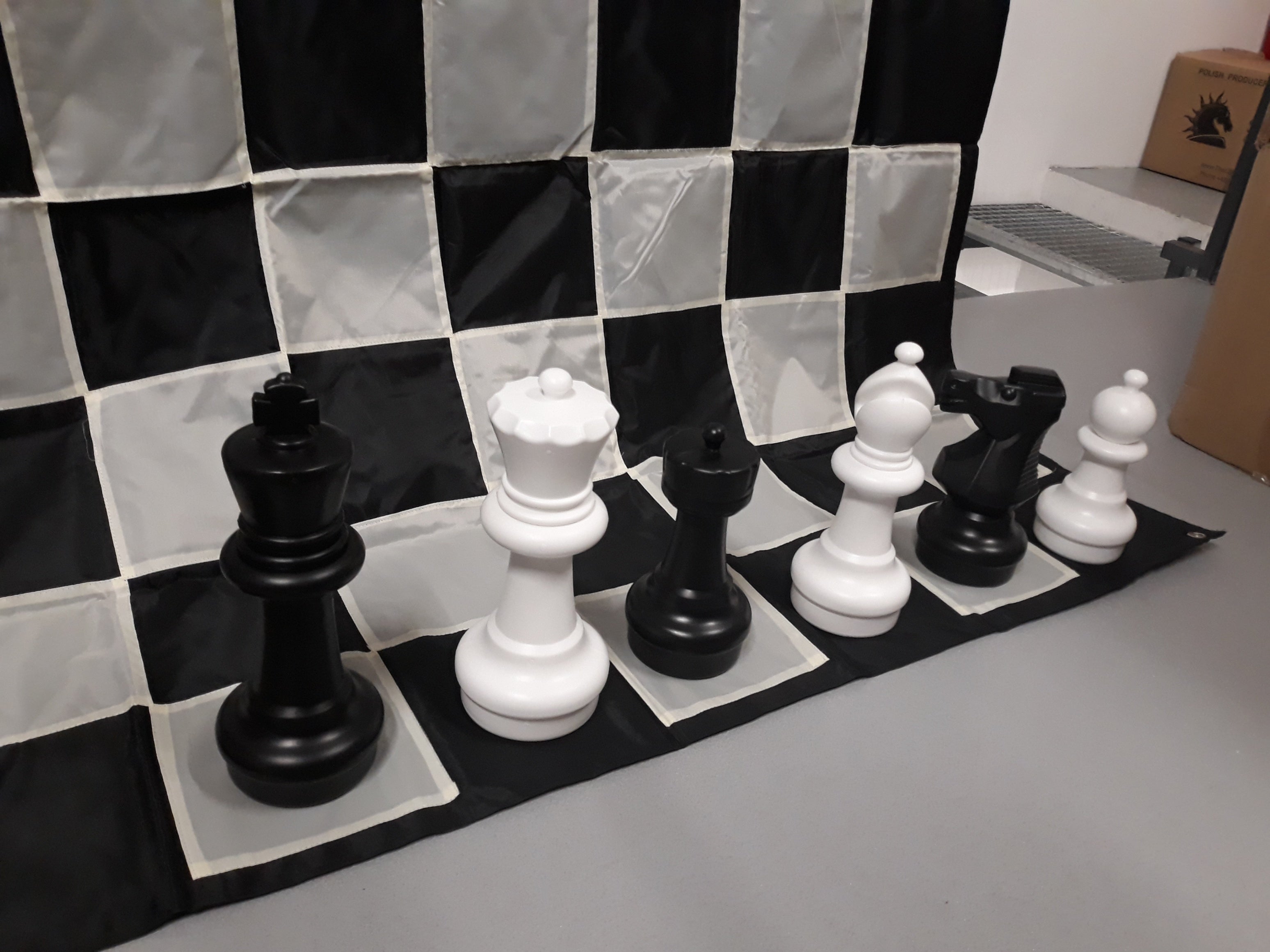 zestaw-do-szachow-plenerowych-ogrodowych-krol-30-cm-figury-szachownica-nylonowa-gcn12gardenset.jpg