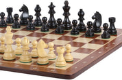 Échiquier noir avec coordonnées en marqueterie de bois de sycomore  + Pièces d'échecs Timeless Ebonized - Ensemble de taille 6